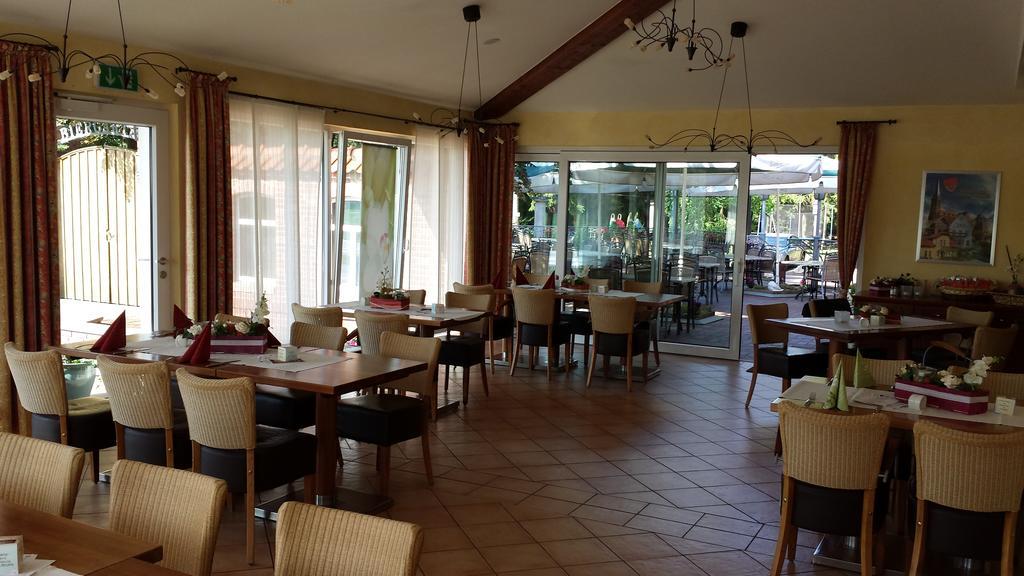 Hotel Restaurant Am Pfauenhof Quakenbruck Exterior photo